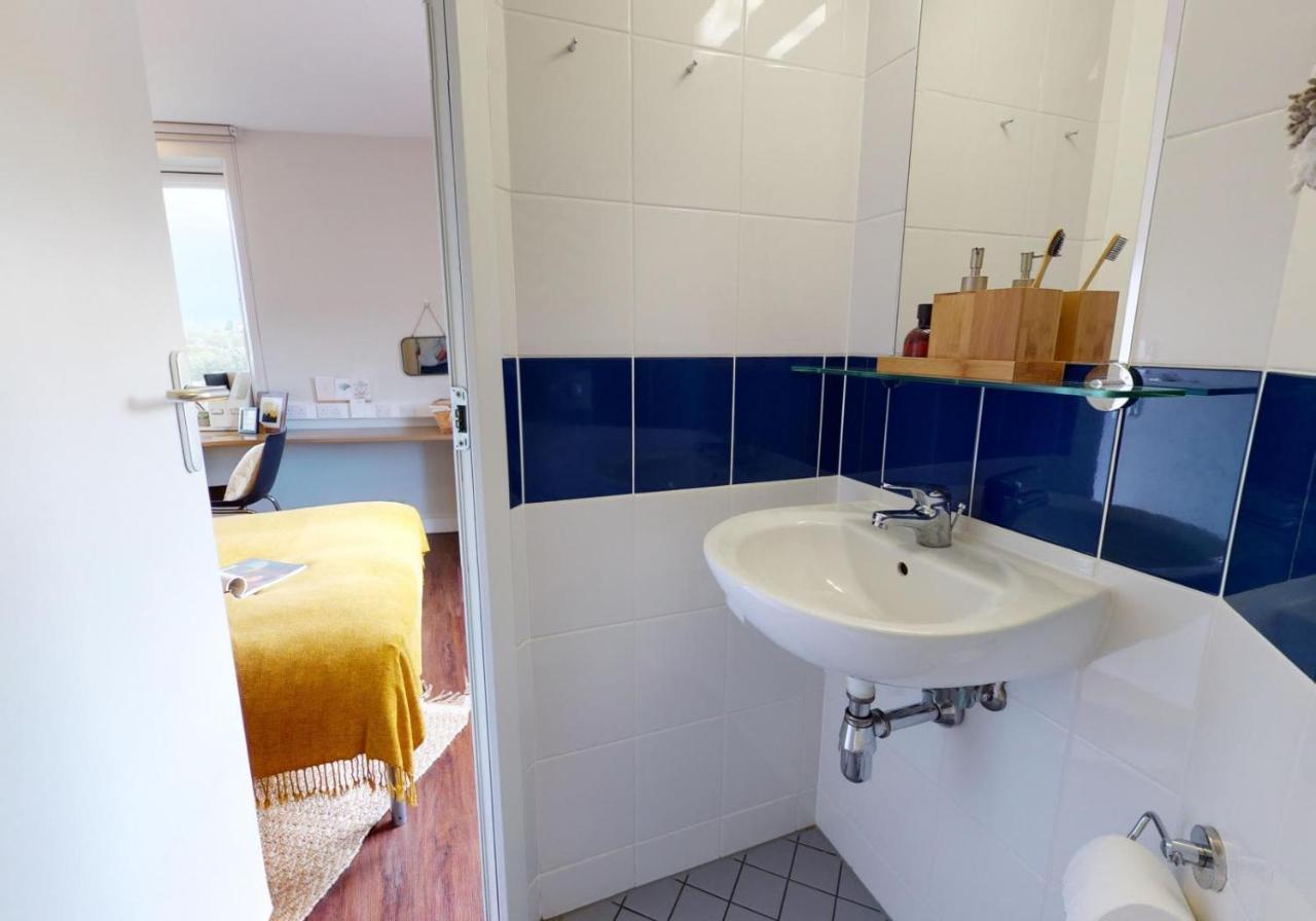 Private Bedrooms With Shared Kitchen And Studios At Iq Tufnell House In Londra Exterior foto
